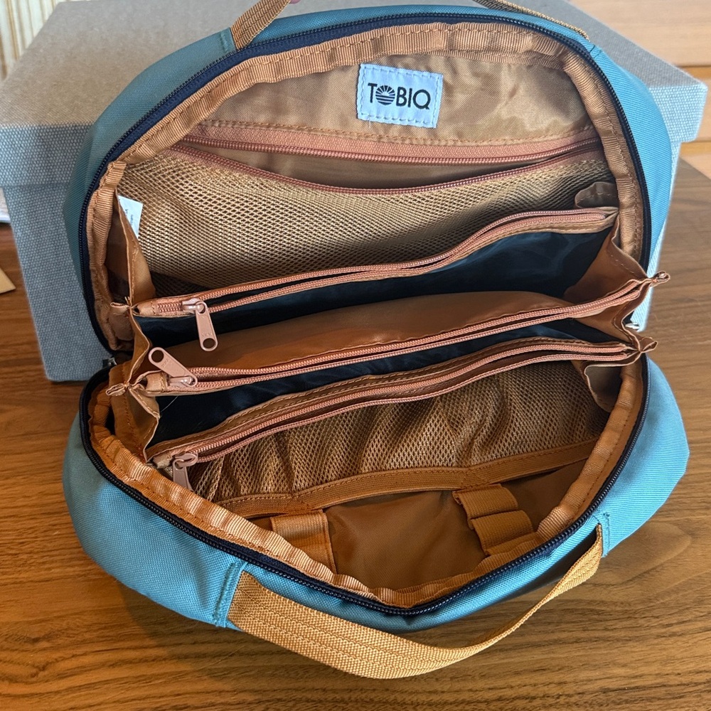 Tobiq Toiletry Bag in Aspen - Picture 2 of 4